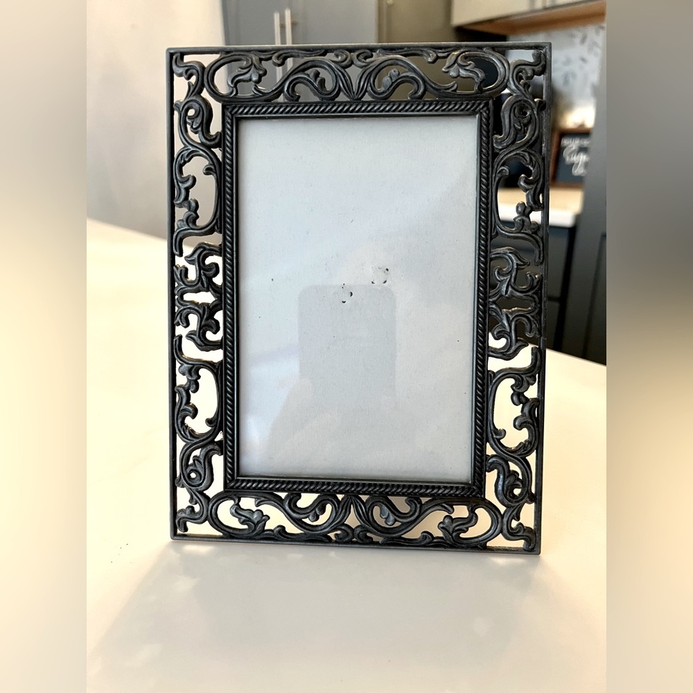 Intricate pewter colored metal 5 x 7 picture frame